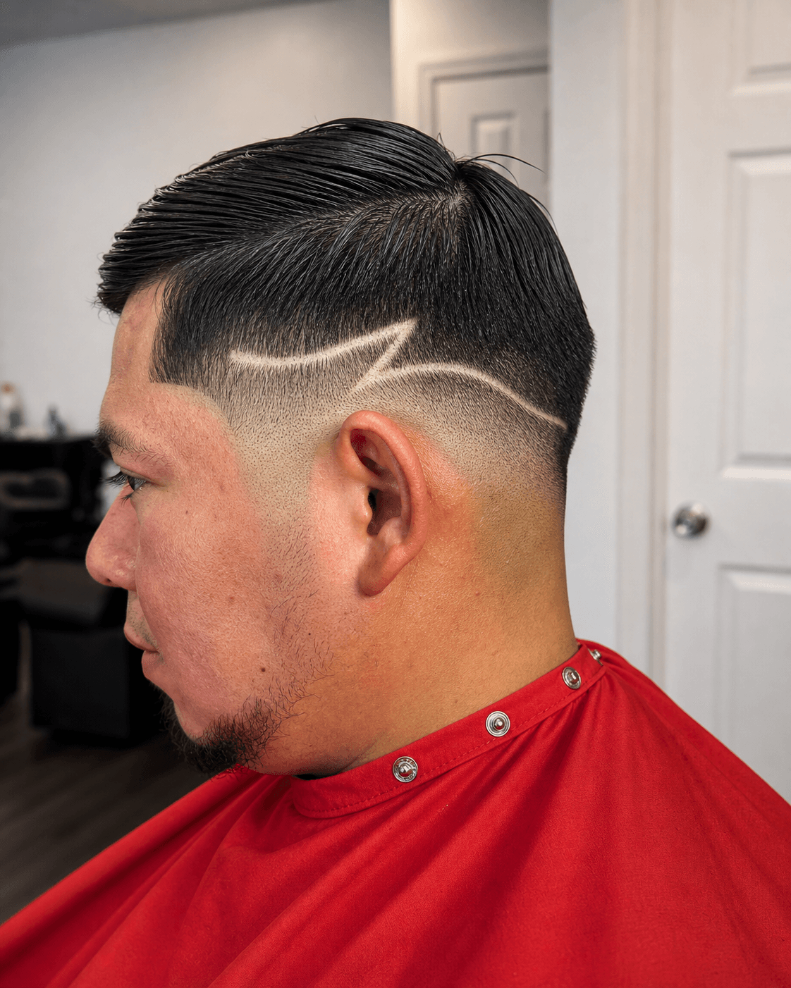 Side profile fade with clean graphic line
